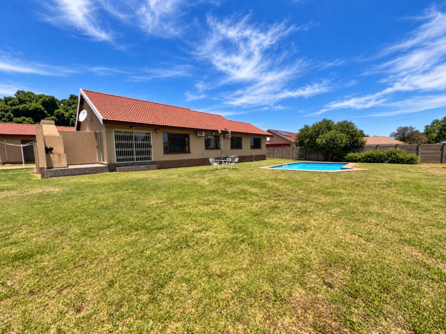 3 Bedroom Property for Sale in Roodia Free State